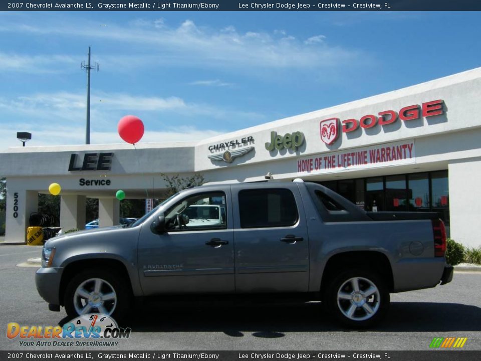 2007 Chevrolet Avalanche LS Graystone Metallic / Light Titanium/Ebony Photo #2
