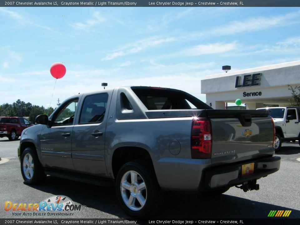 2007 Chevrolet Avalanche LS Graystone Metallic / Light Titanium/Ebony Photo #3