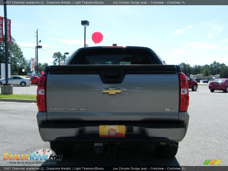 2007 Chevrolet Avalanche LS Graystone Metallic / Light Titanium/Ebony Photo #4