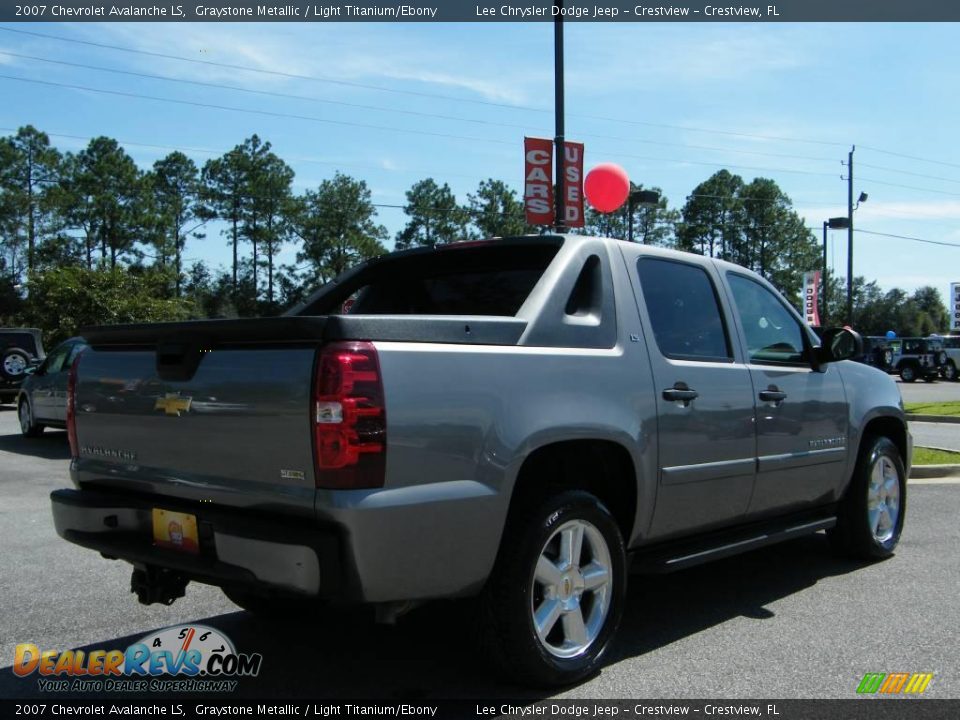 2007 Chevrolet Avalanche LS Graystone Metallic / Light Titanium/Ebony Photo #5