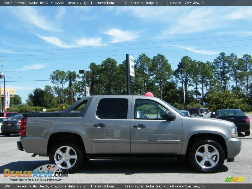 2007 Chevrolet Avalanche LS Graystone Metallic / Light Titanium/Ebony Photo #6