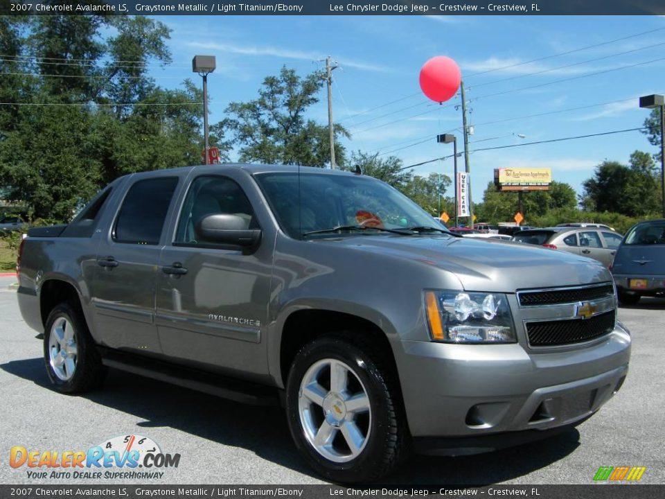 2007 Chevrolet Avalanche LS Graystone Metallic / Light Titanium/Ebony Photo #7