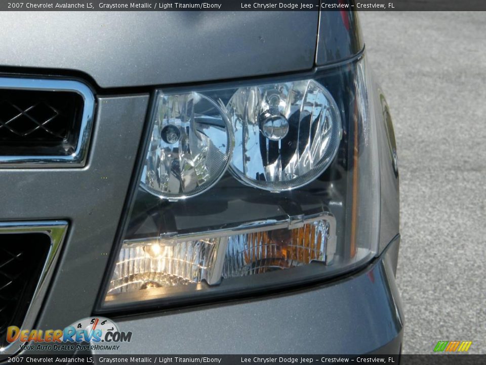 2007 Chevrolet Avalanche LS Graystone Metallic / Light Titanium/Ebony Photo #9