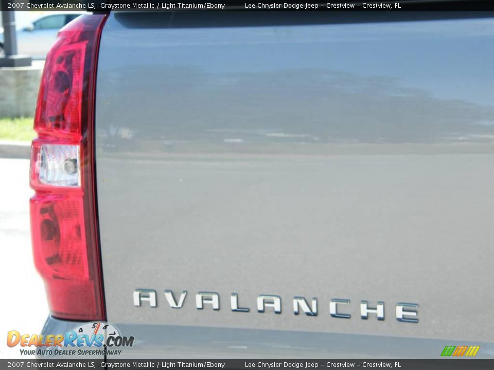 2007 Chevrolet Avalanche LS Graystone Metallic / Light Titanium/Ebony Photo #10