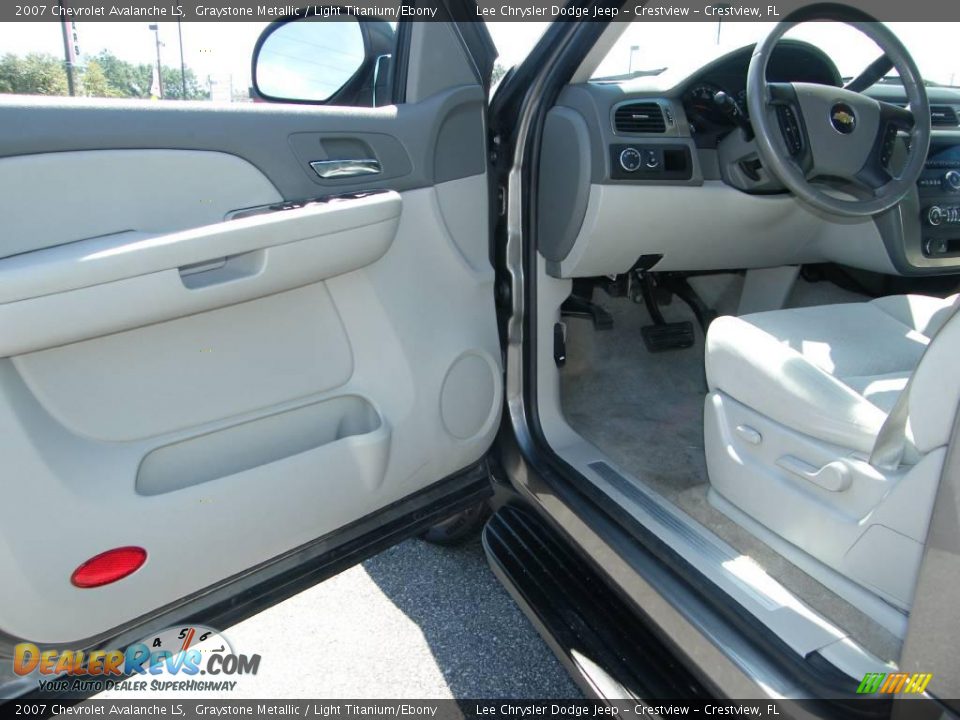2007 Chevrolet Avalanche LS Graystone Metallic / Light Titanium/Ebony Photo #13
