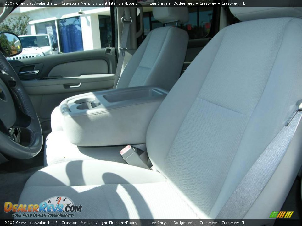 2007 Chevrolet Avalanche LS Graystone Metallic / Light Titanium/Ebony Photo #14