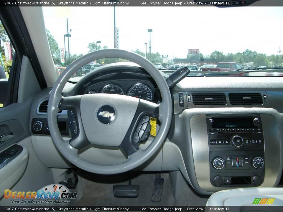 2007 Chevrolet Avalanche LS Graystone Metallic / Light Titanium/Ebony Photo #18