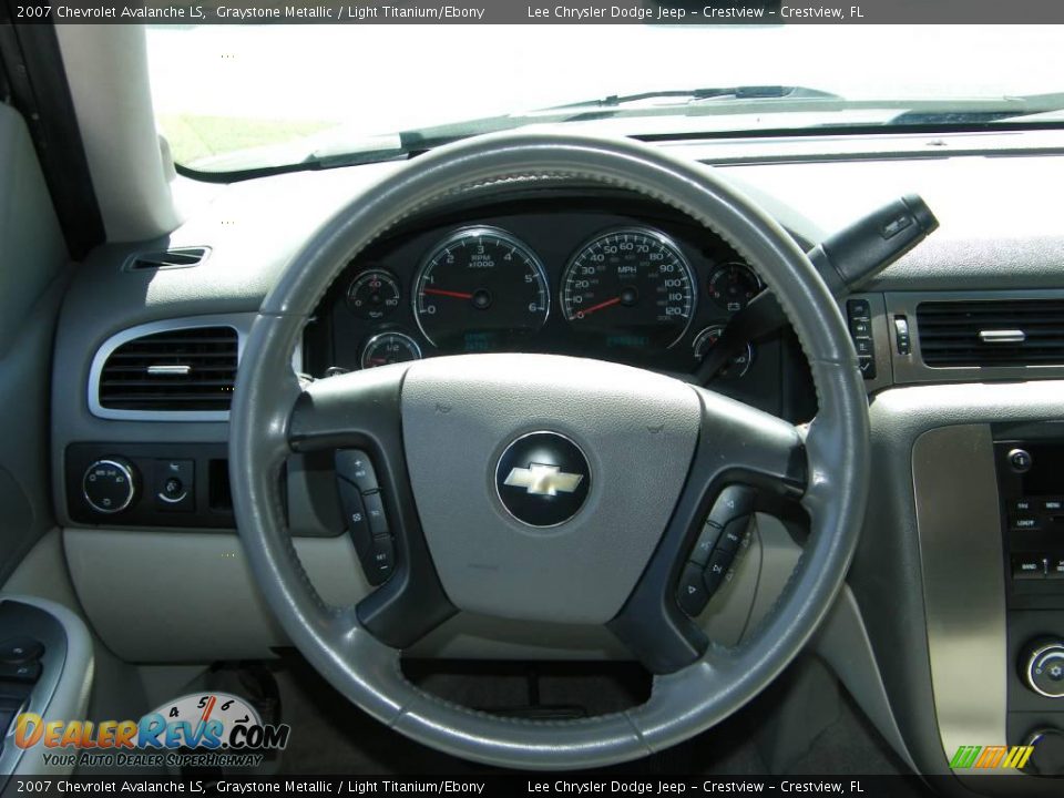 2007 Chevrolet Avalanche LS Graystone Metallic / Light Titanium/Ebony Photo #19