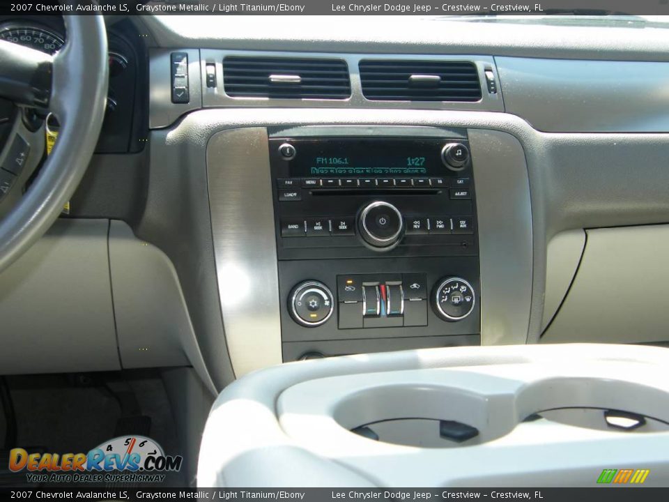 2007 Chevrolet Avalanche LS Graystone Metallic / Light Titanium/Ebony Photo #20