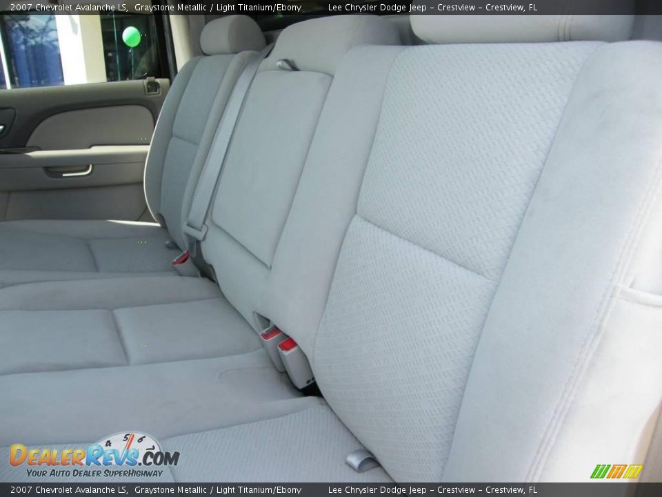 2007 Chevrolet Avalanche LS Graystone Metallic / Light Titanium/Ebony Photo #21