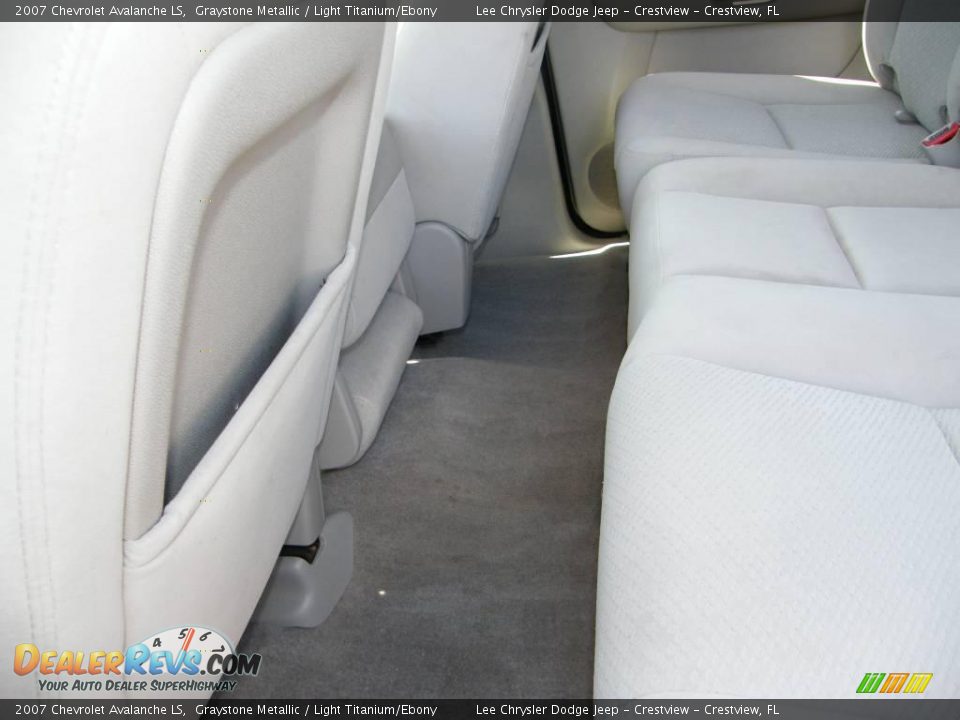 2007 Chevrolet Avalanche LS Graystone Metallic / Light Titanium/Ebony Photo #22