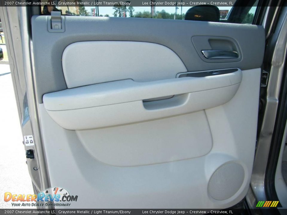 2007 Chevrolet Avalanche LS Graystone Metallic / Light Titanium/Ebony Photo #23