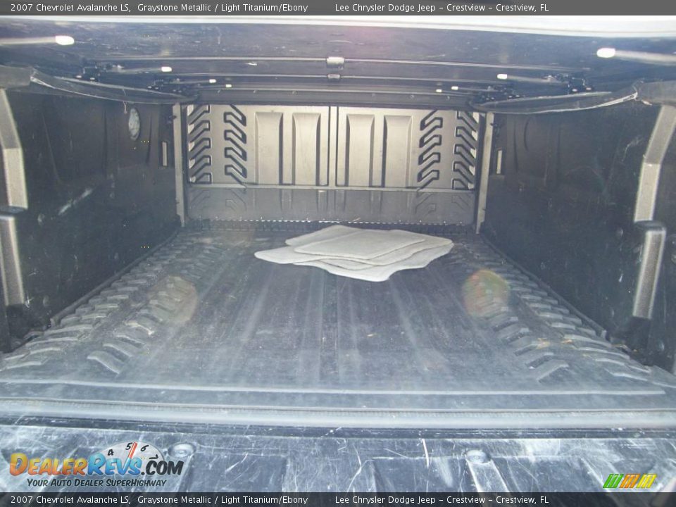 2007 Chevrolet Avalanche LS Graystone Metallic / Light Titanium/Ebony Photo #24