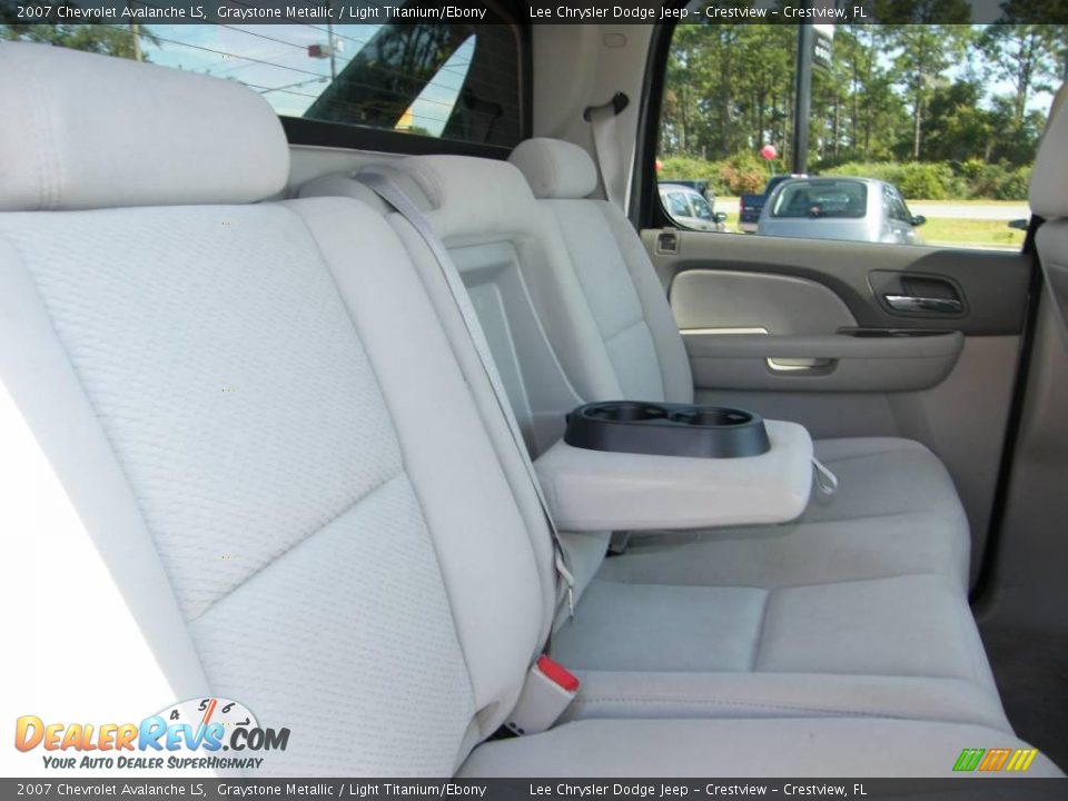 2007 Chevrolet Avalanche LS Graystone Metallic / Light Titanium/Ebony Photo #25