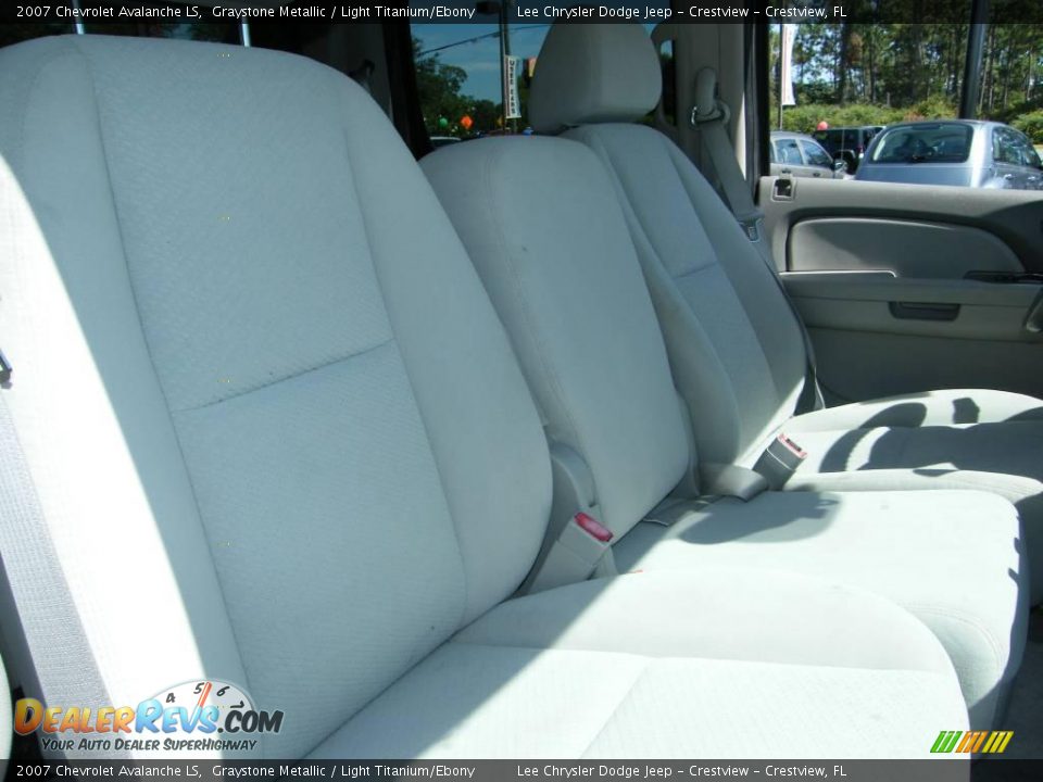 2007 Chevrolet Avalanche LS Graystone Metallic / Light Titanium/Ebony Photo #26