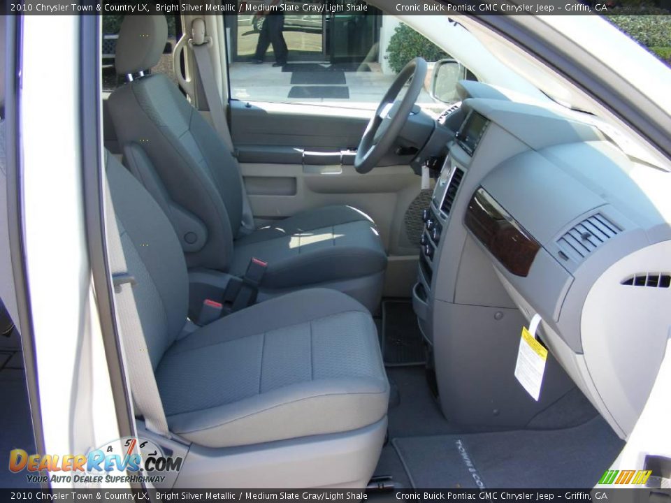 2010 Chrysler Town & Country LX Bright Silver Metallic / Medium Slate Gray/Light Shale Photo #17