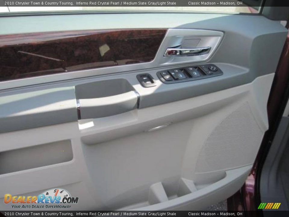 2010 Chrysler Town & Country Touring Inferno Red Crystal Pearl / Medium Slate Gray/Light Shale Photo #6