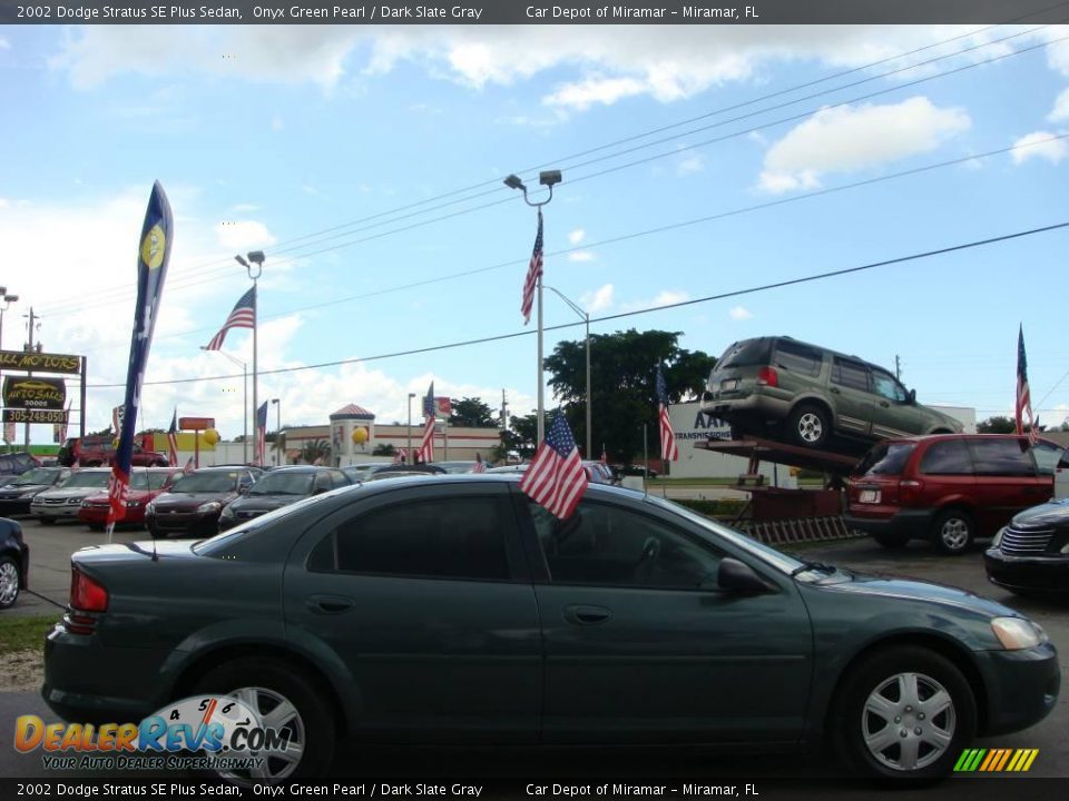 2002 Dodge Stratus SE Plus Sedan Onyx Green Pearl / Dark Slate Gray Photo #2