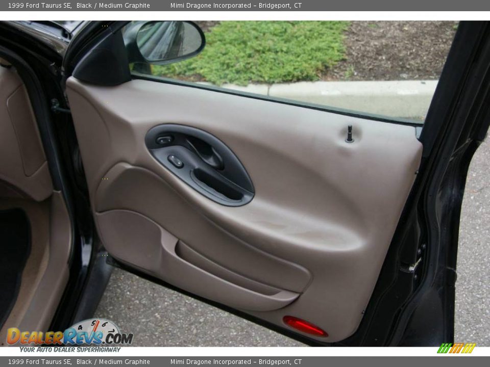 1999 Ford Taurus SE Black / Medium Graphite Photo #15