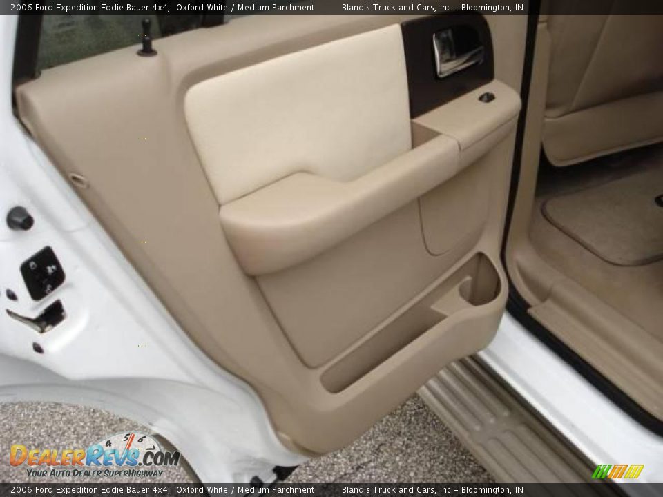 2006 Ford Expedition Eddie Bauer 4x4 Oxford White / Medium Parchment Photo #30