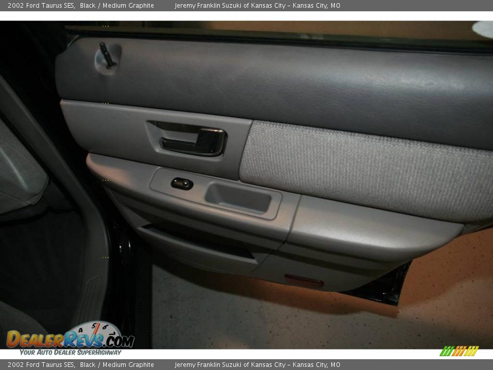 2002 Ford Taurus SES Black / Medium Graphite Photo #19