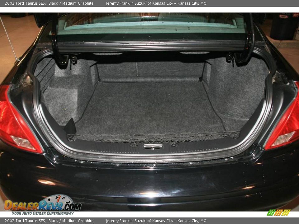2002 Ford Taurus SES Black / Medium Graphite Photo #21