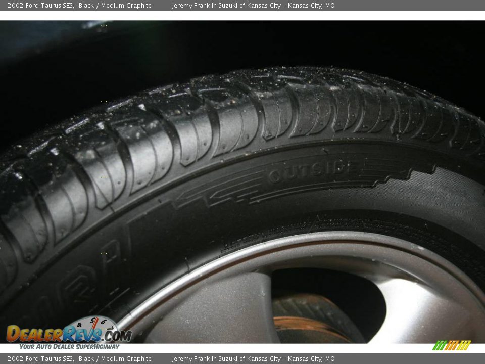 2002 Ford Taurus SES Black / Medium Graphite Photo #22