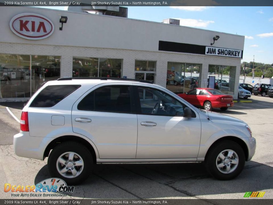 2009 Kia Sorento LX 4x4 Bright Silver / Gray Photo #2