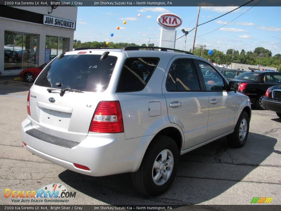 2009 Kia Sorento LX 4x4 Bright Silver / Gray Photo #3