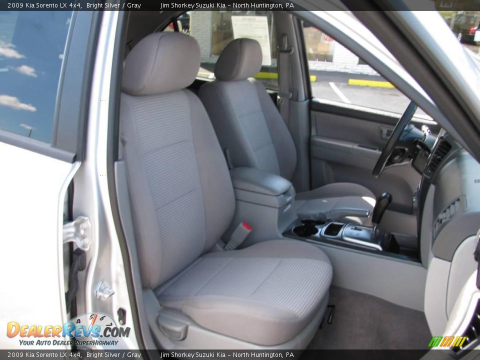 2009 Kia Sorento LX 4x4 Bright Silver / Gray Photo #8