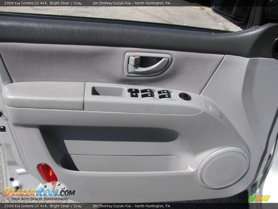2009 Kia Sorento LX 4x4 Bright Silver / Gray Photo #9