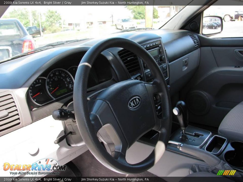 2009 Kia Sorento LX 4x4 Bright Silver / Gray Photo #10