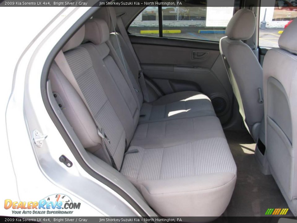 2009 Kia Sorento LX 4x4 Bright Silver / Gray Photo #12