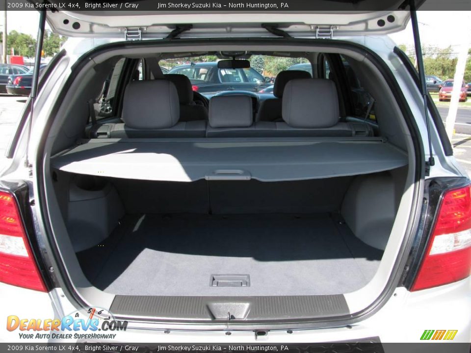 2009 Kia Sorento LX 4x4 Bright Silver / Gray Photo #13