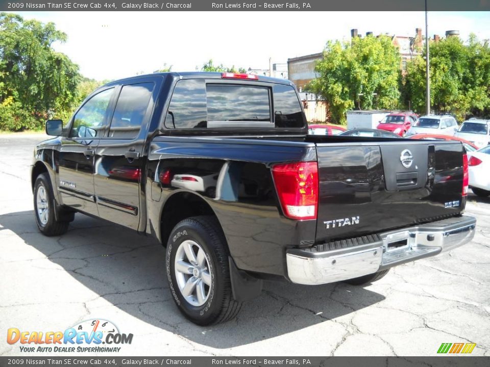 2009 Nissan Titan SE Crew Cab 4x4 Galaxy Black / Charcoal Photo #4