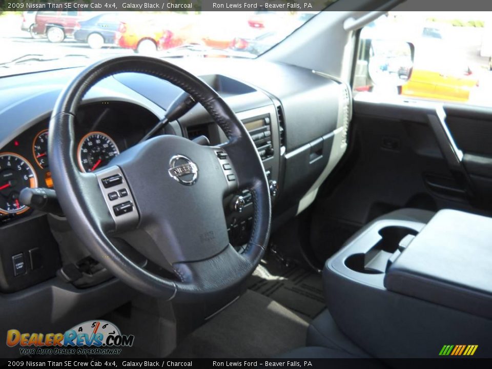 2009 Nissan Titan SE Crew Cab 4x4 Galaxy Black / Charcoal Photo #7