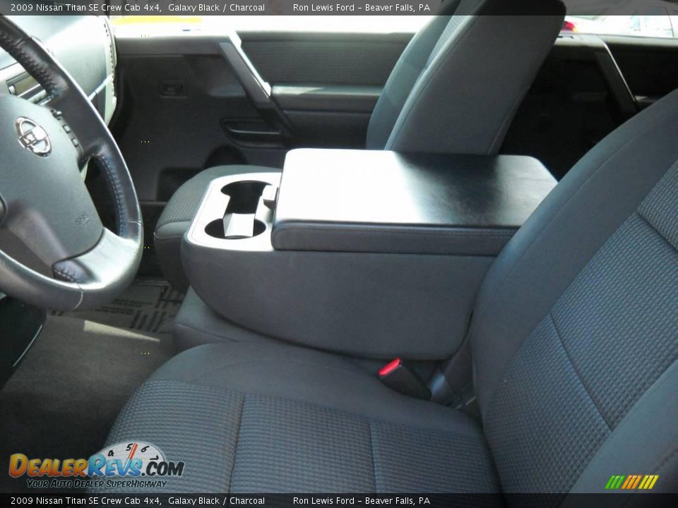 2009 Nissan Titan SE Crew Cab 4x4 Galaxy Black / Charcoal Photo #8