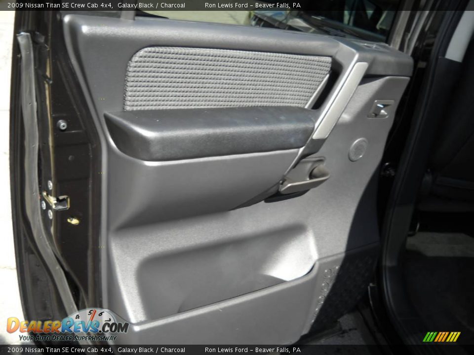2009 Nissan Titan SE Crew Cab 4x4 Galaxy Black / Charcoal Photo #10