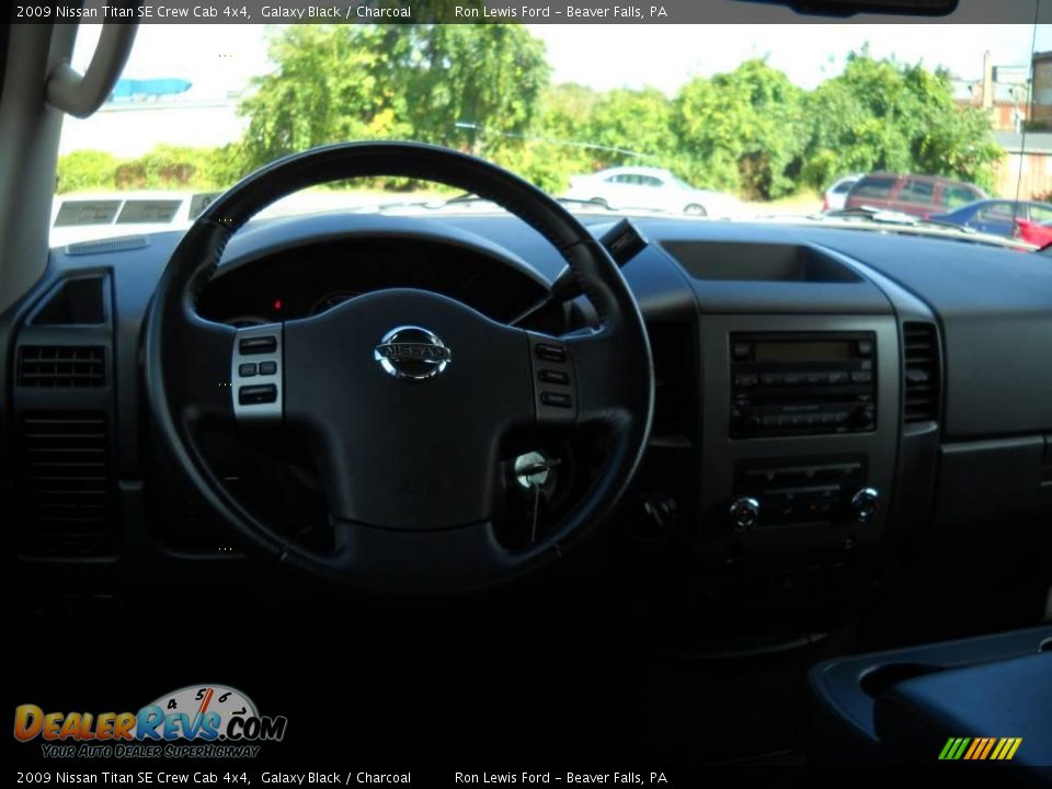 2009 Nissan Titan SE Crew Cab 4x4 Galaxy Black / Charcoal Photo #11