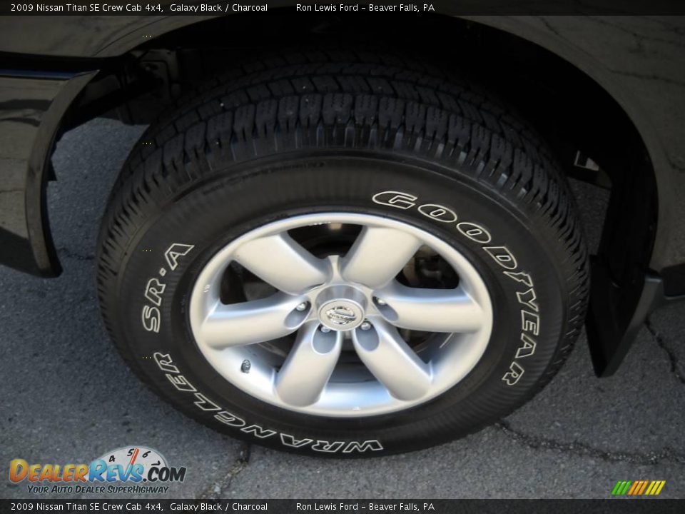 2009 Nissan Titan SE Crew Cab 4x4 Galaxy Black / Charcoal Photo #16