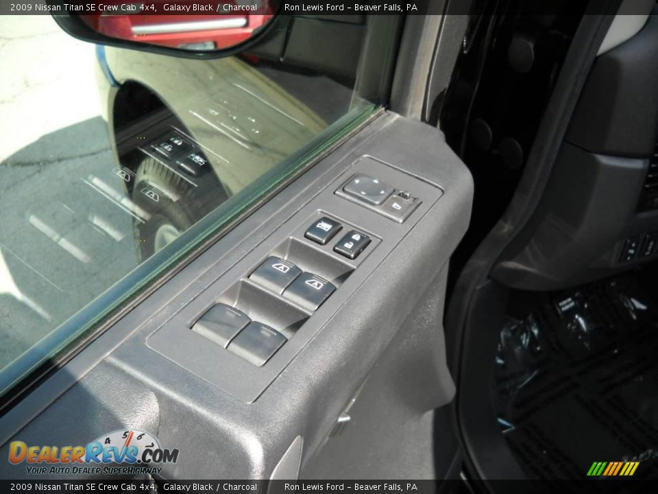 2009 Nissan Titan SE Crew Cab 4x4 Galaxy Black / Charcoal Photo #21