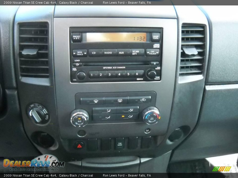 2009 Nissan Titan SE Crew Cab 4x4 Galaxy Black / Charcoal Photo #22