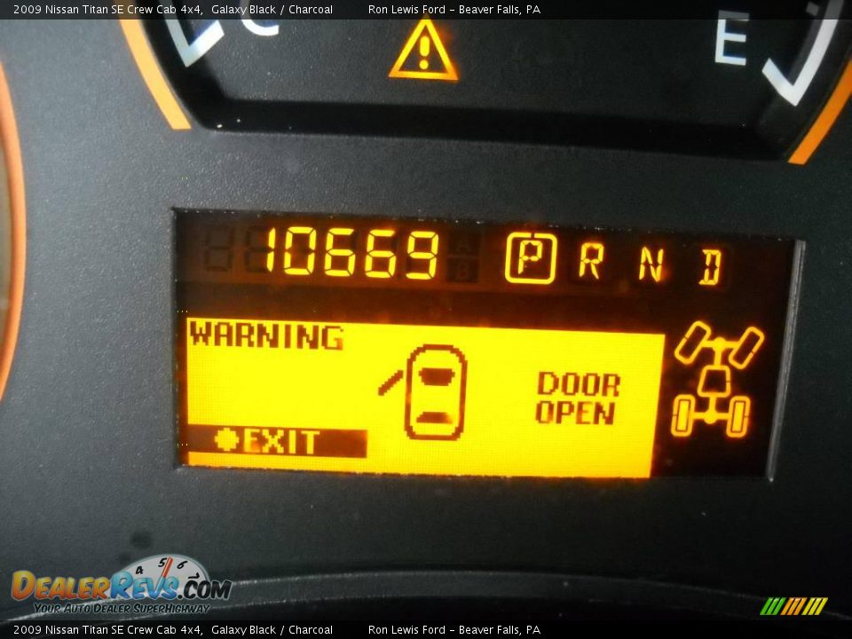 2009 Nissan Titan SE Crew Cab 4x4 Galaxy Black / Charcoal Photo #25