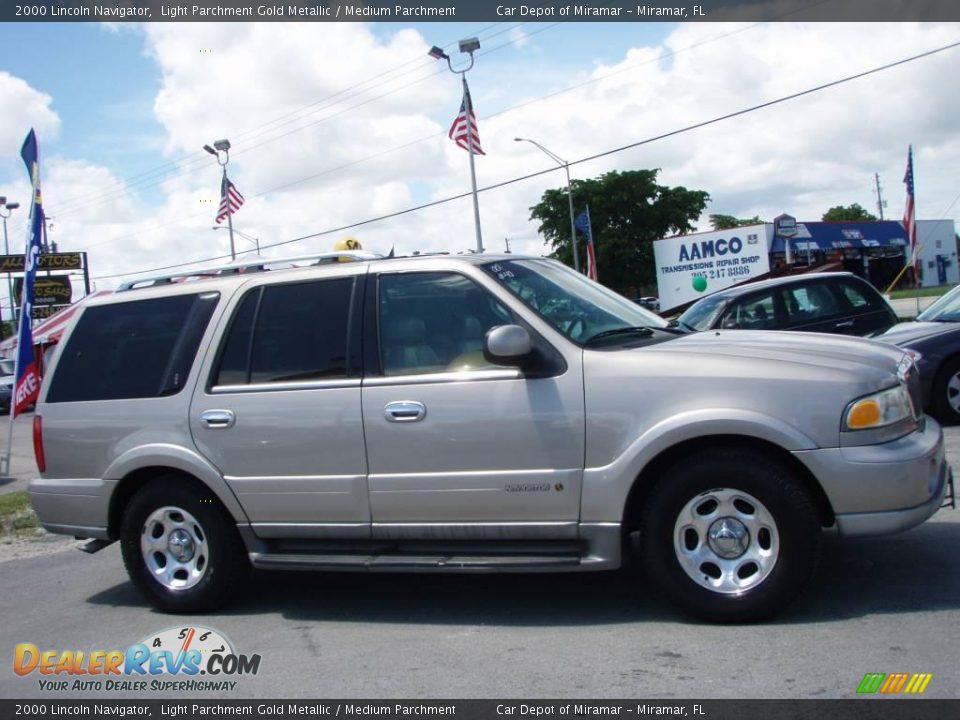 2000 Lincoln Navigator Light Parchment Gold Metallic / Medium Parchment Photo #2