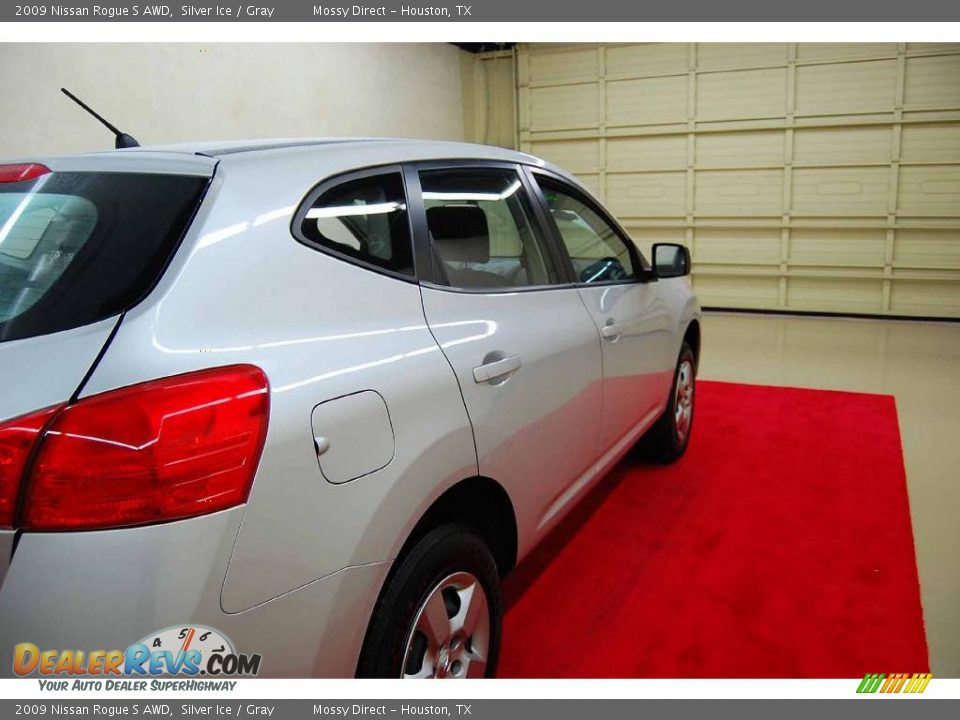 2009 Nissan Rogue S AWD Silver Ice / Gray Photo #7
