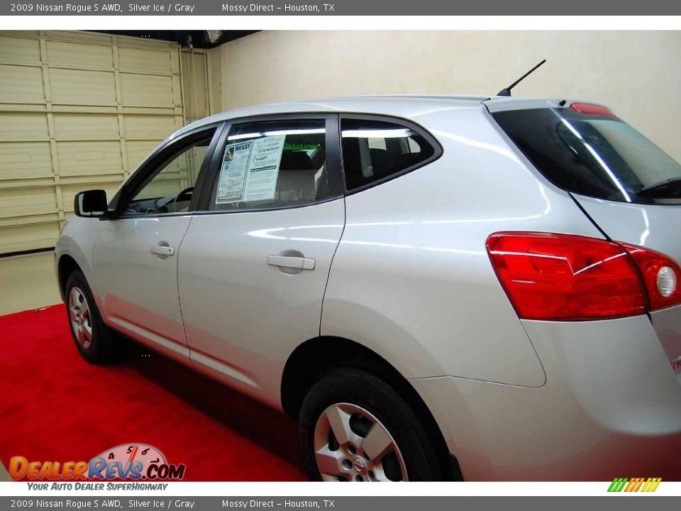 2009 Nissan Rogue S AWD Silver Ice / Gray Photo #9