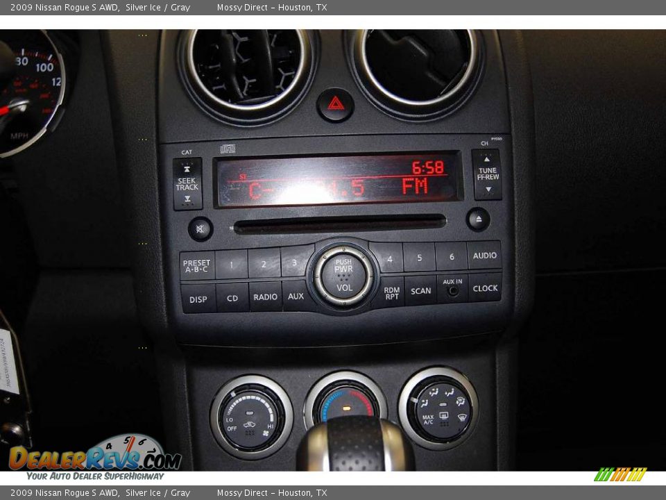2009 Nissan Rogue S AWD Silver Ice / Gray Photo #27
