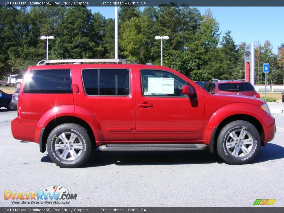 2010 Nissan Pathfinder SE Red Brick / Graphite Photo #5
