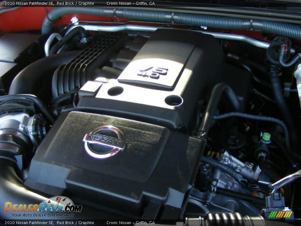 2010 Nissan Pathfinder SE Red Brick / Graphite Photo #10