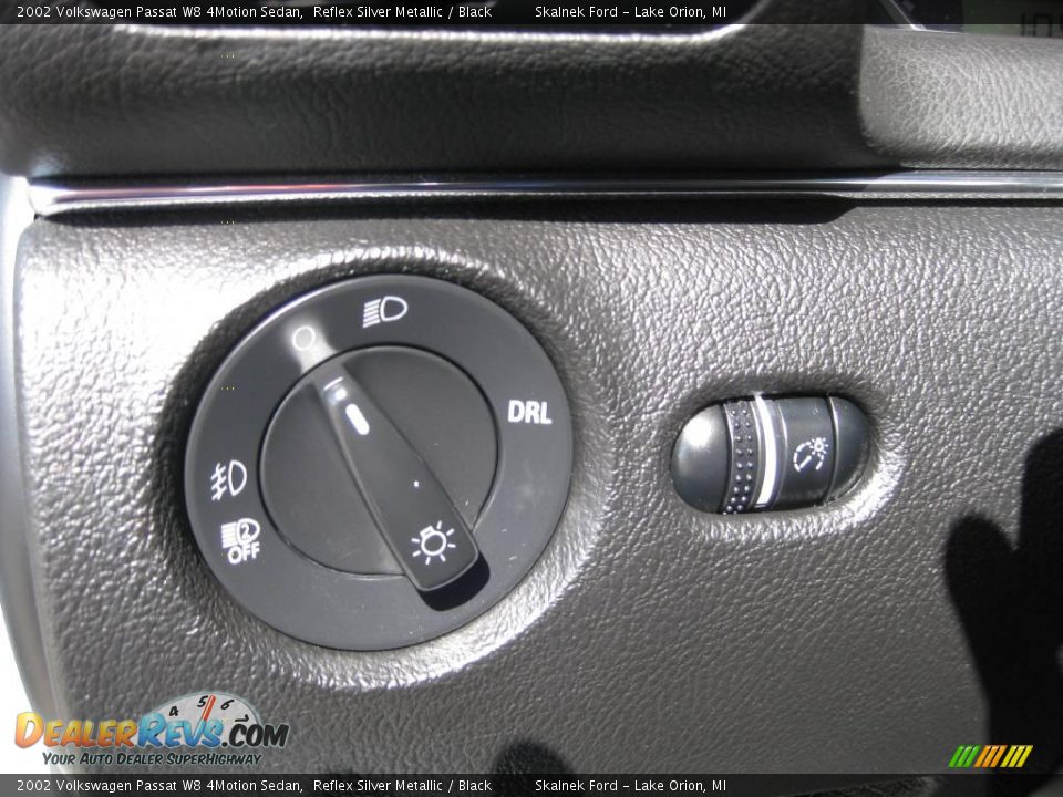 2002 Volkswagen Passat W8 4Motion Sedan Reflex Silver Metallic / Black Photo #26